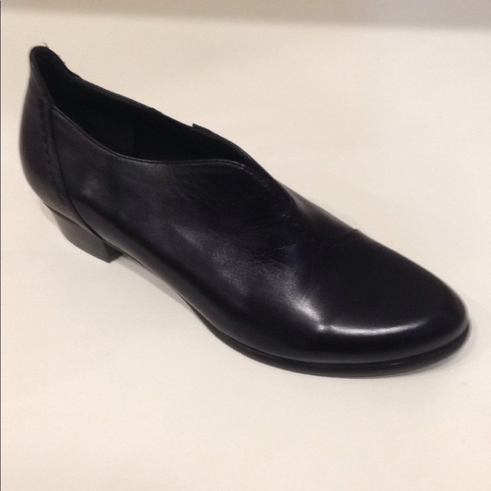SpringStep Black Lambskin Leather Shoe Bootie